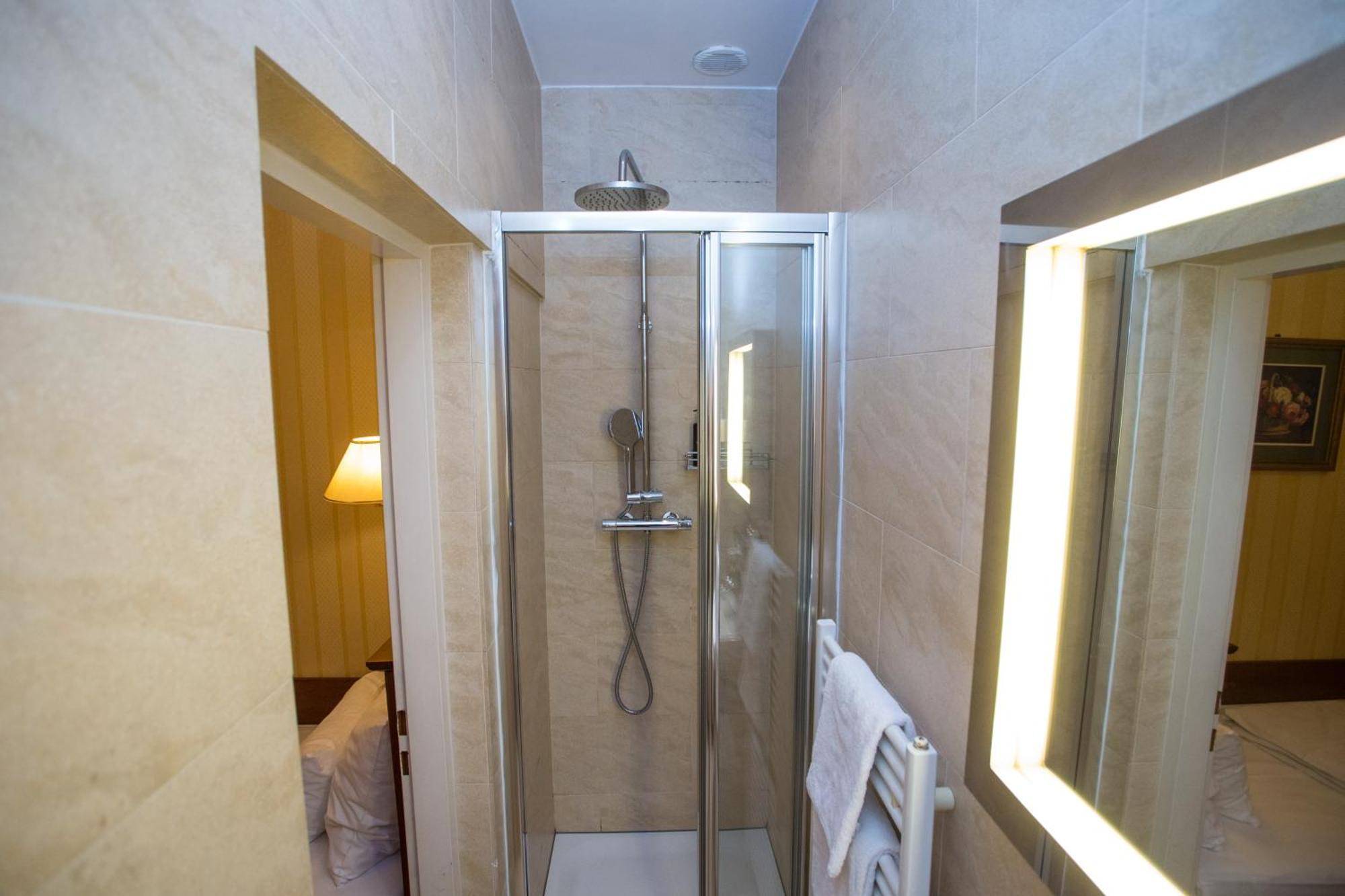 Pension Opera Suites I Self Check In Vienna Luaran gambar