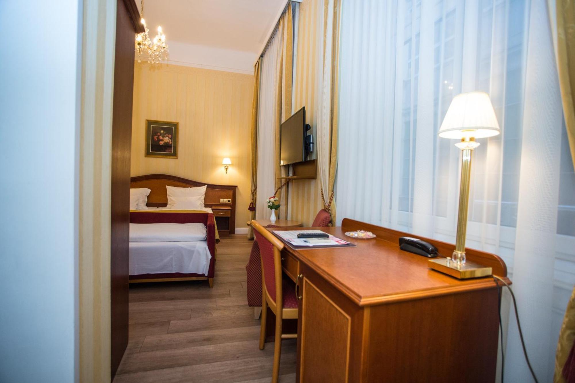 Pension Opera Suites I Self Check In Vienna Luaran gambar