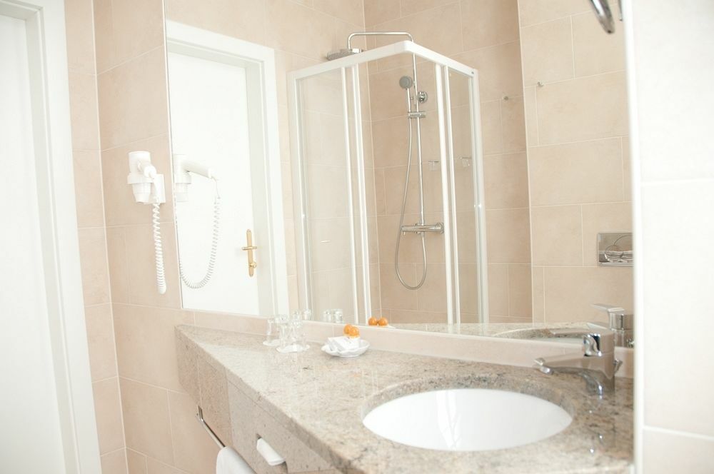 Pension Opera Suites I Self Check In Vienna Luaran gambar